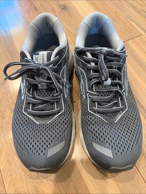 Brooks Gray Breathable Mesh Athletic Sneakers